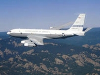 Американский самолёт ОС-135В кружит над территорией России