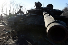 Захваченные в Донбассе танки Киев переплавит в детские качели