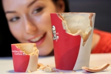 В британских KFC появились съедобные стаканы для кофе
